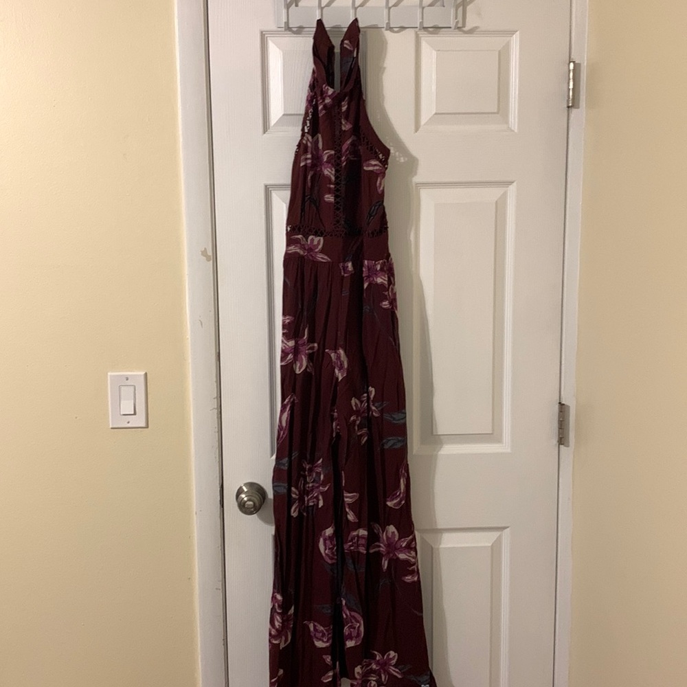 Jumper blue, size S. Maroon floral jumpsuit with flared bottoms